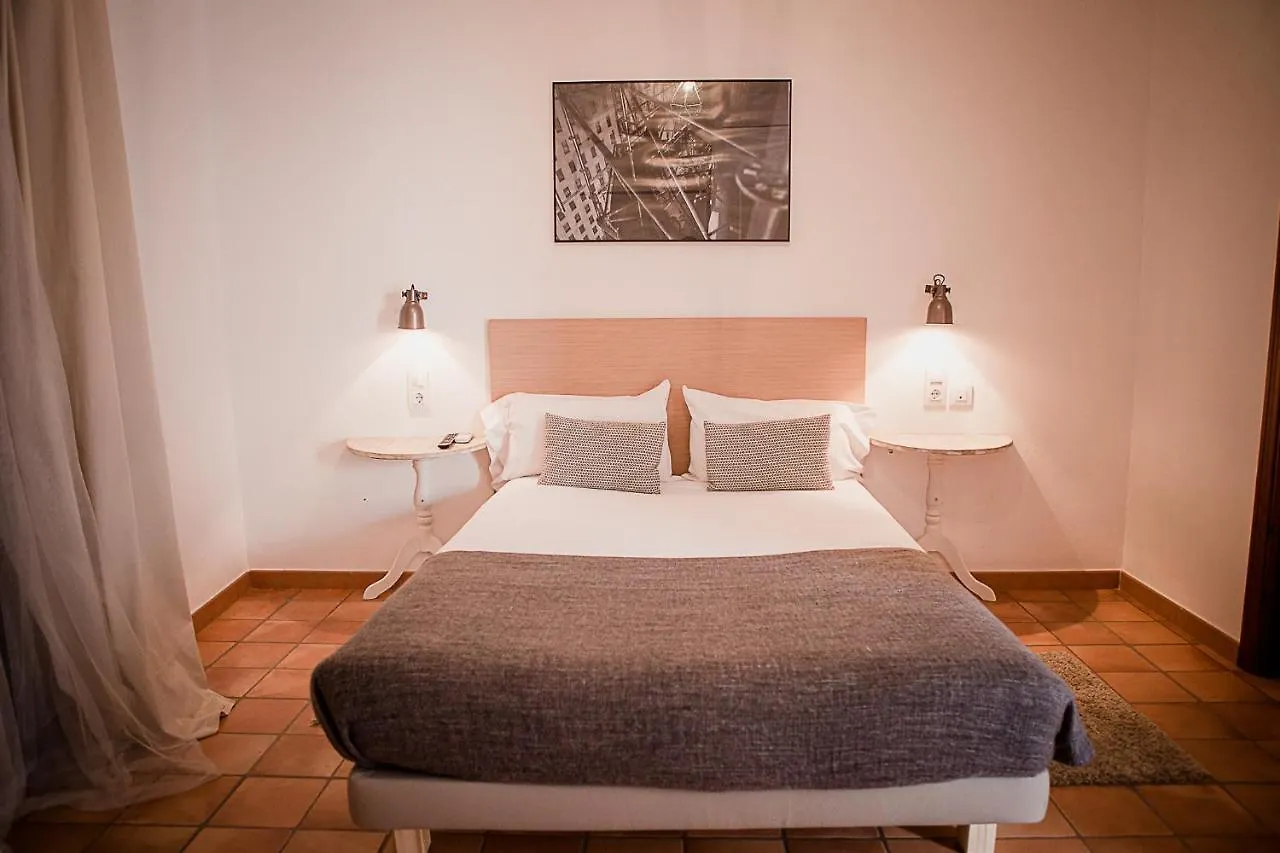 Guest house Frenteabastos Suites Cafe Hostal & Apartments Carmona
